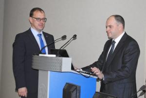 Слева направо - Марченко М.А., профессор РАН, зам. директора ИВМиМГ СО РАН; Шишленин М.А. д.ф.-м.н., зам. директора ИВМиМГ СО РАН.